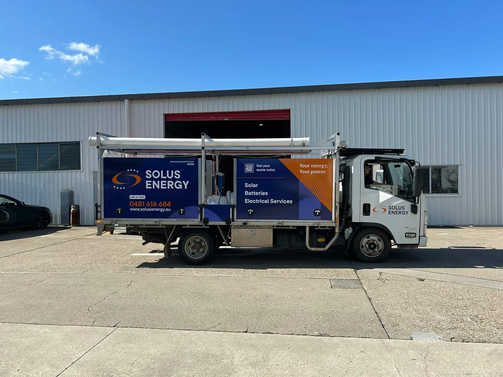 Solus Energy Isuzu truck full side signage