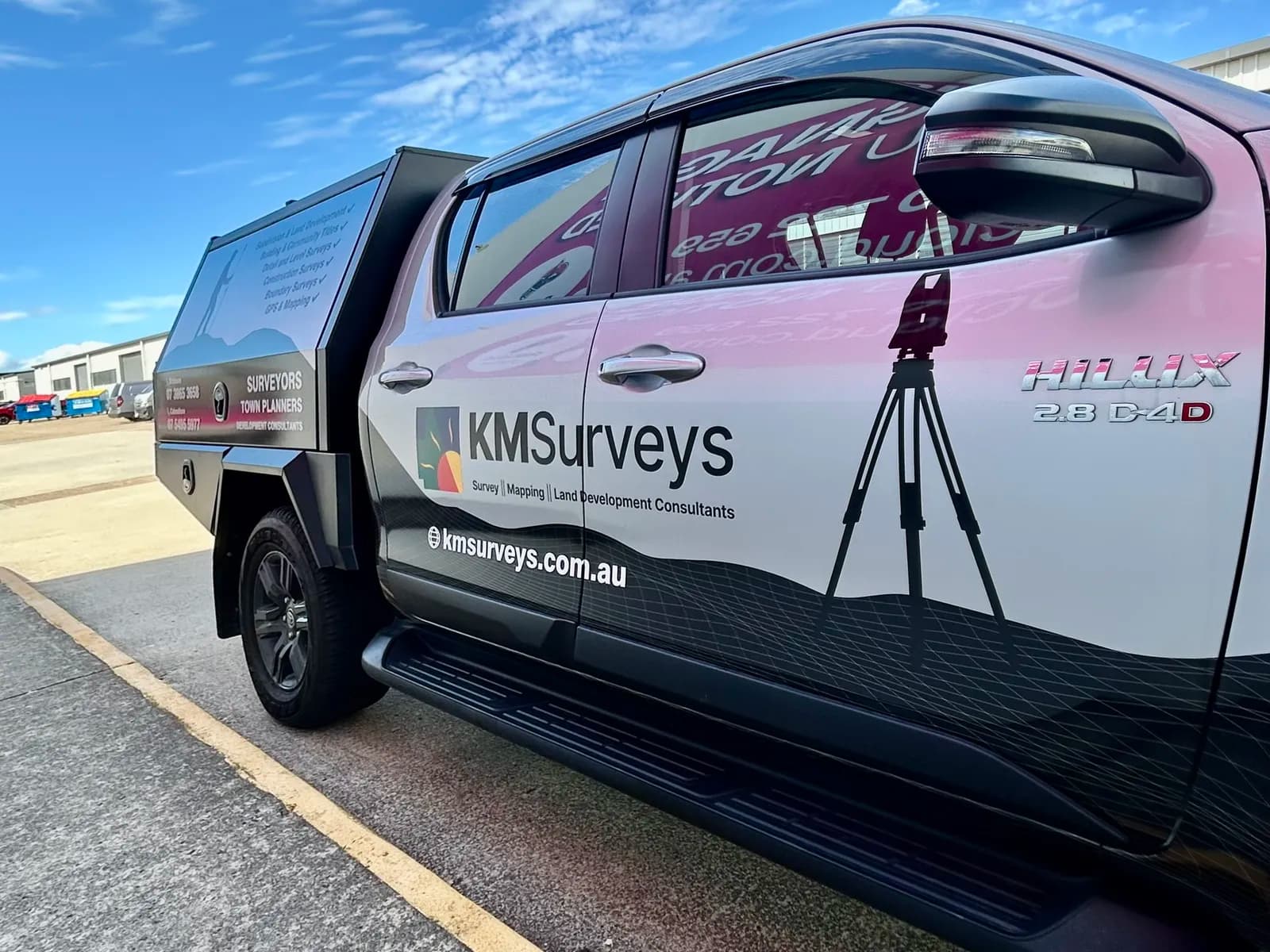 KM Surveys door wrap close-up, dynamic angle
