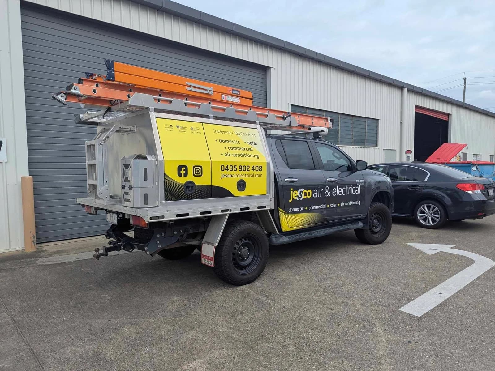 Jesco Air & Electrical Hilux dual cab with yellow service body and ladder rack