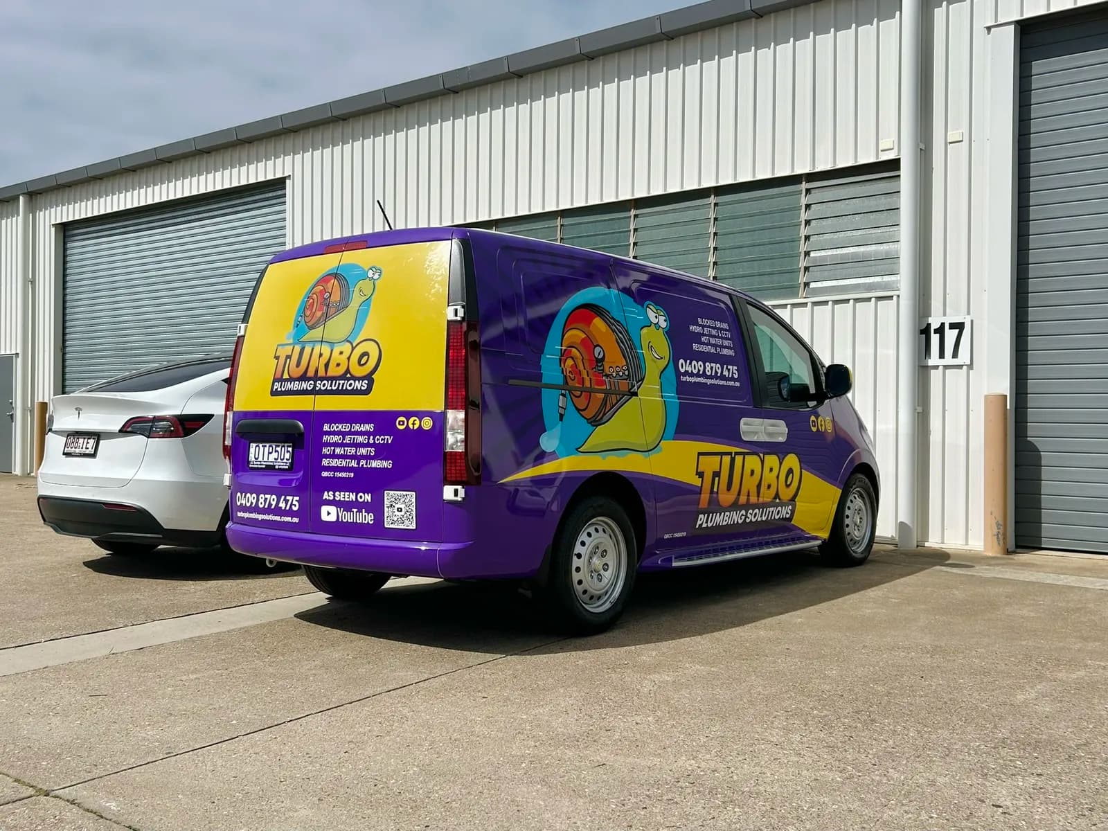 Turbo Plumbing van rear three-quarter, unit 117