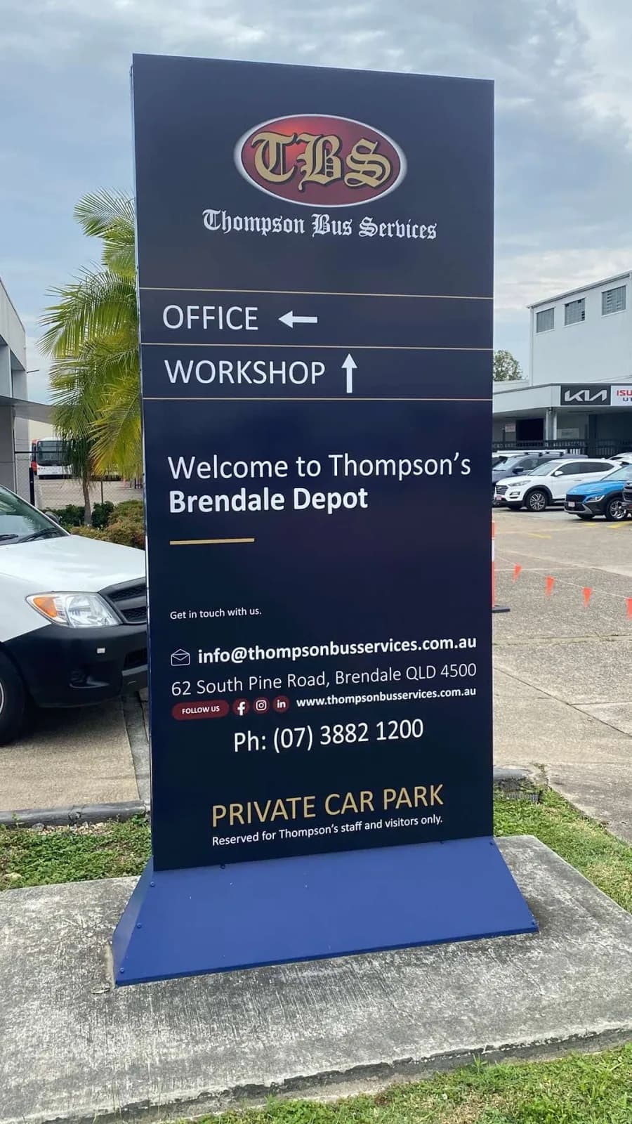 Thompson Bus Services pylon directory sign, Brendale depot