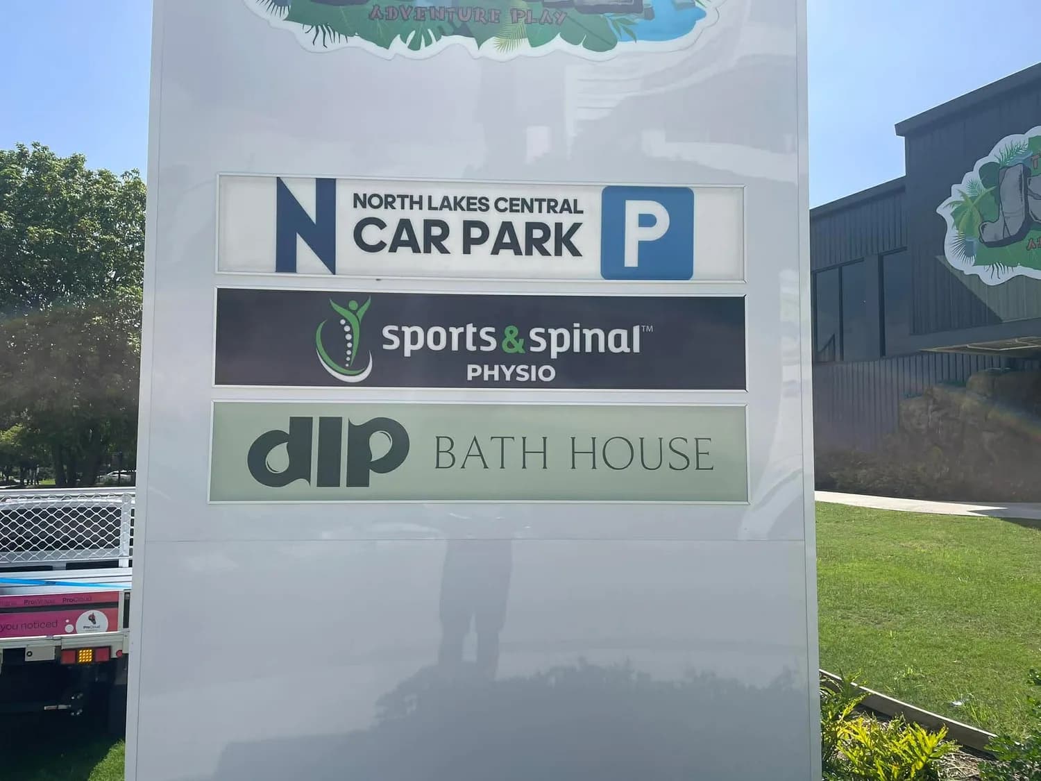 Multi-tenant pylon directory, car park / Sports & Spinal Physio / dip Bath House